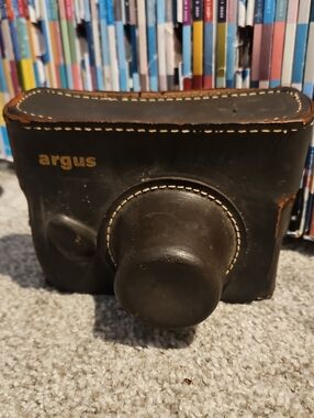 Vtg Argus C3 Matchmatic 35mm Film Camera With Leather Case